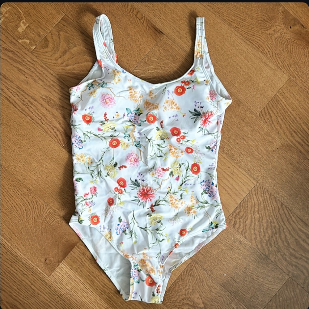 Floral one piece swimsuit. - Picture 6 of 6